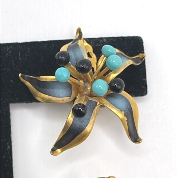 Vintage Austria Enamel Lily Flower Brooch Clip-on Earrings Set Rare - Picture 2 of 9